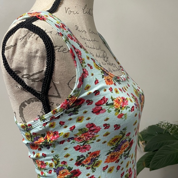 Fitted 🌸Flower Cami - Picture 5 of 8